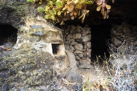 La cuevas, chabolas, caravanas… podrán servir como ...