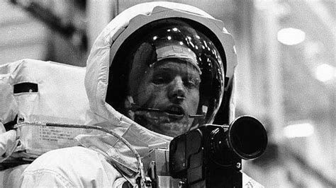 La escafandra lunar de Neil Armstrong necesita una restauración ...