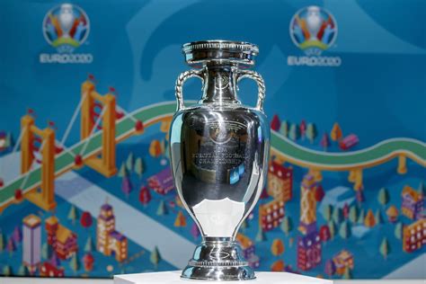La Eurocopa se aplaza hasta 2021:  Es un sacrificio por el ...