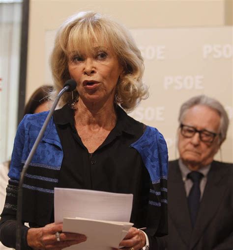La exvicepresidenta De la Vega reaparece en un homenaje a la socialista ...