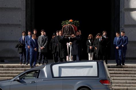 La familia de Franco asiste en el Valle de los Caídos a la exhumación ...