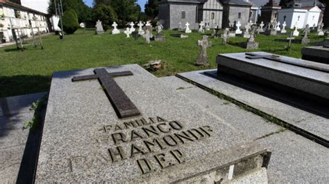 La familia Franco Bahamonde tiene una tumba en el cementerio de Ferrol