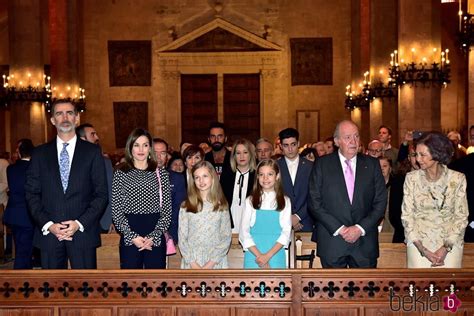 La Familia Real en la Misa de Pascua 2018   La Familia ...