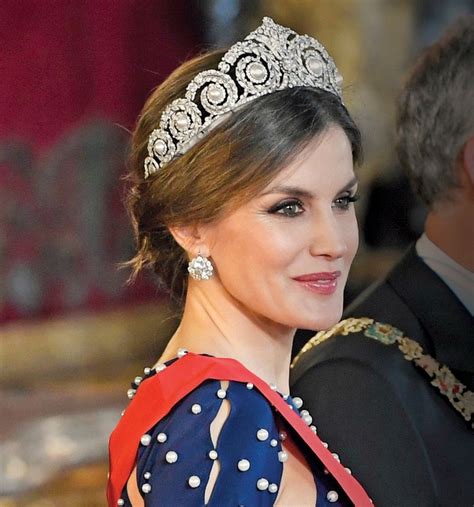 La fascinante colección de tiaras de la reina Letizia de España   LA NACION