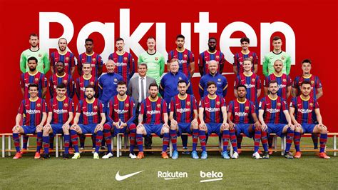 La foto di squadra del Barcellona fa discutere: i due dettagli che non ...