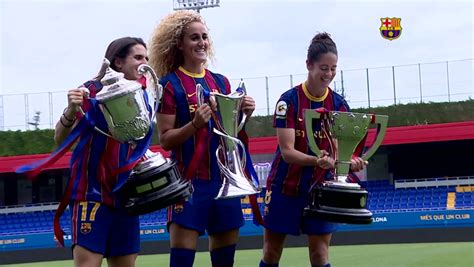 La fotografía oficial del Barça femenino 2020 21, con los trofeos del ...