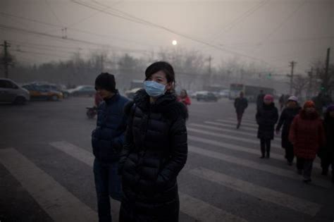 La fuerte contaminación en Pekín obliga a sus habitantes a ...