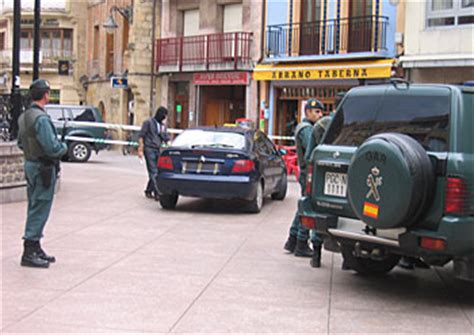 La Guardia Civil irrumpe en varias  herriko tabernas ...