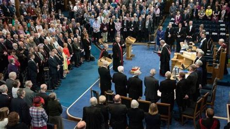La Iglesia nacional de Escocia ordenará pastores a ...