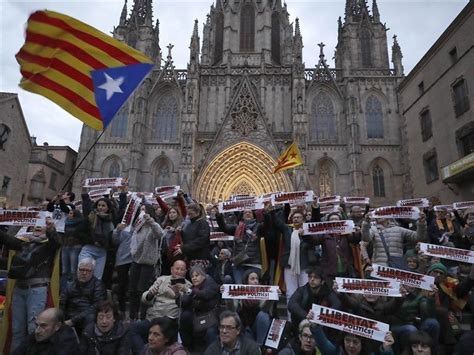 La Justicia española anula la declaración de independencia ...
