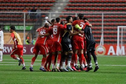 La liga de Chile se aprieta con tres equipos en la cima Estadio deportivo