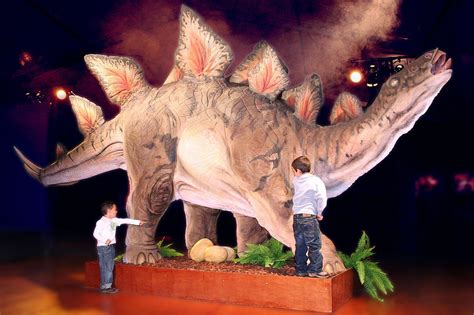 La mayor exposición de dinosaurios animatrónicos de Europa aterriza en ...