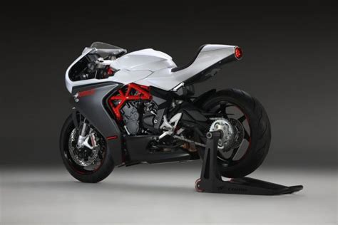 La MV Agusta Superveloce 800 es una de las motos deportivas más bonitas ...