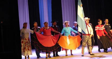 La Nación / Ofrecen show de folclore argentino