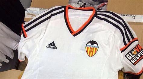 La nueva camiseta del Valencia, al descubierto   MARCA.com