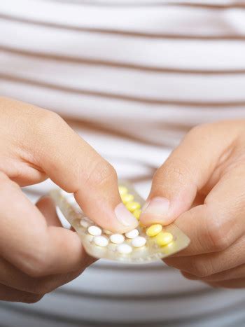 La pildora anticonceptiva para regular la menstruación, entre otros usos