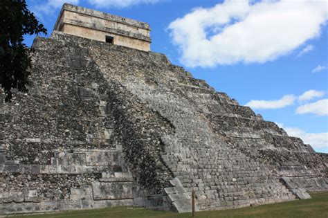 La pirámide de Chichen Itzá, visita imprescindible de la ...