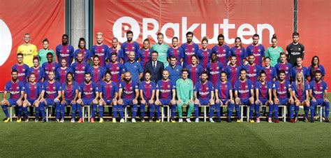 La plantilla del FC Barcelona de la temporada 2017/18 se hace la foto