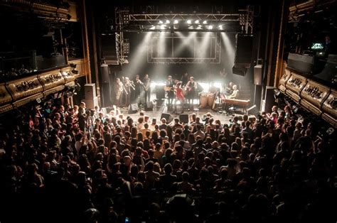 La realidad de los directos, en la sala de conciertos.