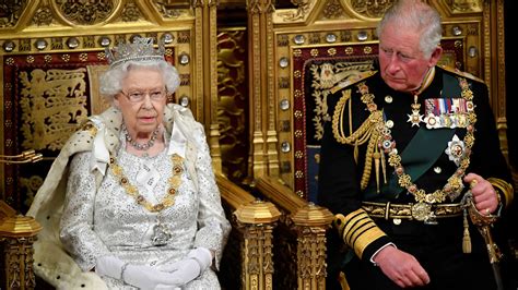 ¿La reina Isabel II celebrará su 95 cumpleaños abdicando en su hijo ...