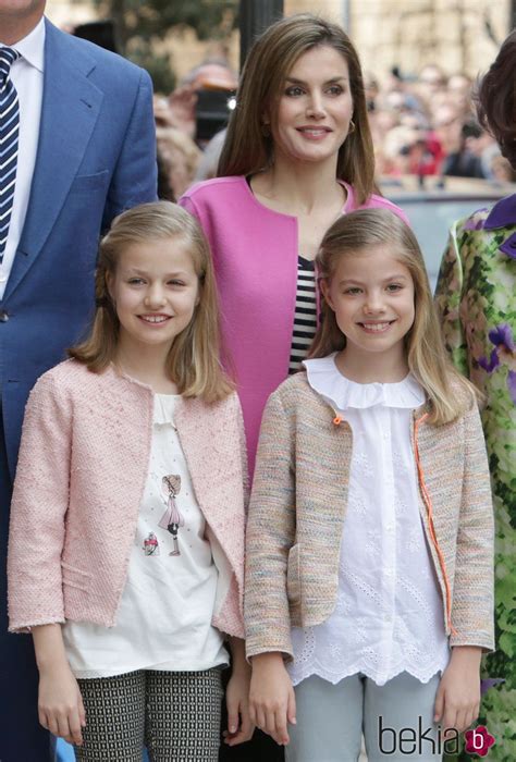 La Reina Letizia junto a la Princesa Leonor y la Infanta ...