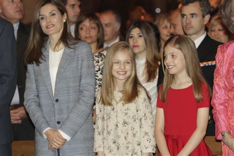La reina Letizia junto a sus hijos. | Baleares | EL MUNDO