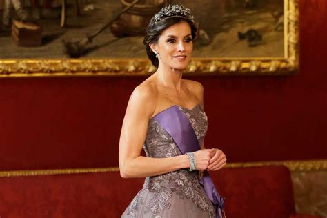 La reina Letizia se viste de princesa   magazinespain.com