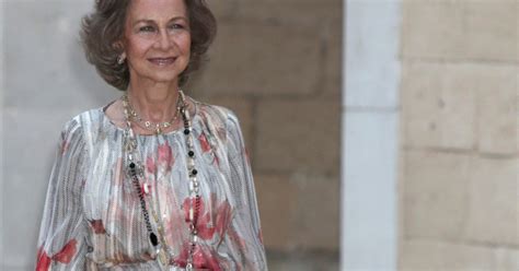La reina Sofía, la fumadora más sofisticada de España