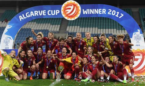 La selección española femenina de fútbol gana la Copa ...