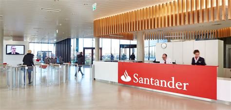 La socimi Uro Properties vende 14 sucursales del Santander ...