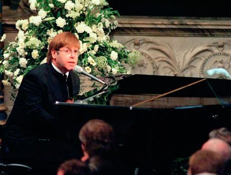 La triste historia de cómo Elton John acabó odiando con todas sus ...