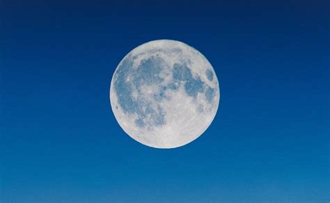 La última Luna llena de octubre favorecerá a 4 signos del zodiaco
