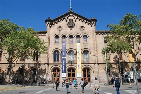 La Universidad De Barcelona Imagen de archivo editorial   Imagen de ...