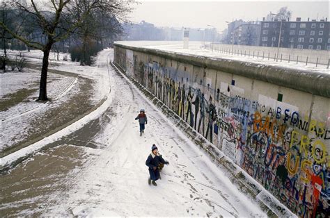 La vida cotidiana a lo largo del Muro de Berlín  1985 1986 ...