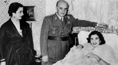 La vida más familiar y desconocida del dictador Franco antes de tomar ...