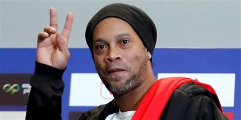 La videollamada de Ronaldinho a la familia de un compañero ...