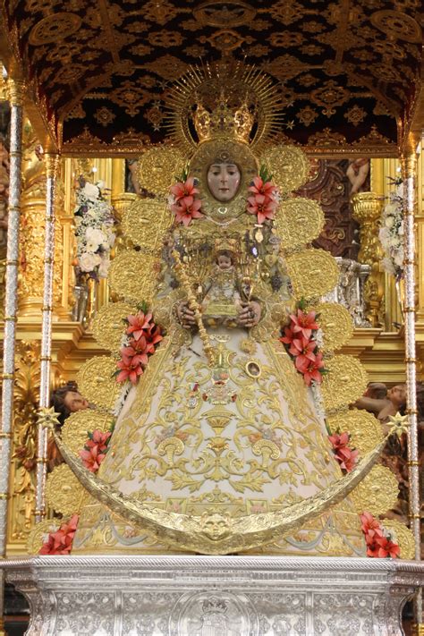 La Virgen del Rocío luce nuevo traje para la Romería 2015 ...