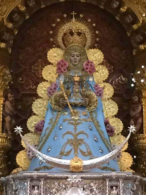 » La Virgen del Rocío viste de azul celeste con motivo del ...