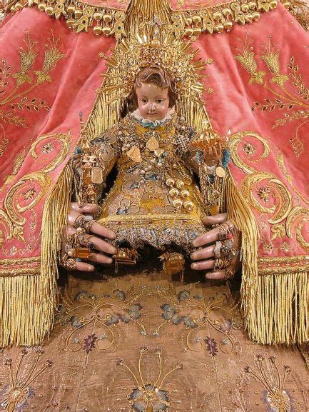 » La Virgen del Rocío ya se encuentra vestida de Pastora
