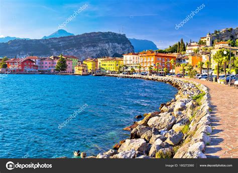 Lago di Garda města Torbole panoramatický pohled — Stock ...
