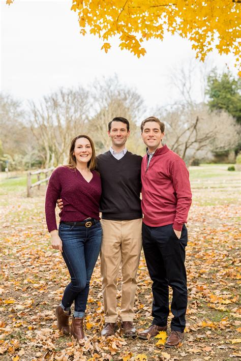 Large Fall Family Photo Shoot With Adult Children at ...