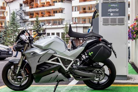 Las 17 motos eléctricas que saldrán a la venta en España en 2020  según ...