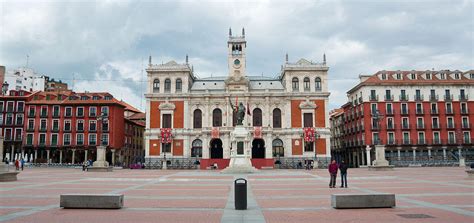 Las 5 plazas mayores más bonitas de España   Viajablog