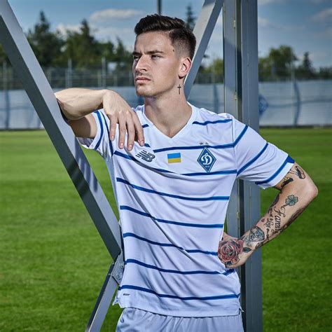 Las aguas del Dnieper corren por las camisetas Dinamo Kiev ...