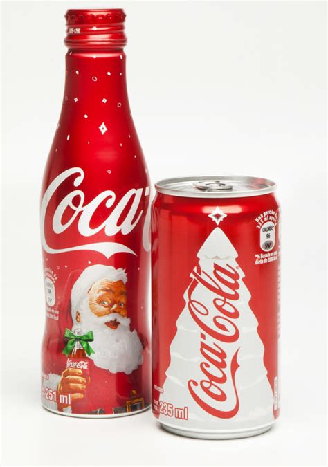 Las botellas y latas de Coca Cola se rediseñan en Navidad ...