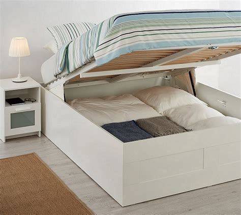 Las camas con canapés abatibles Ikea para un almacenaje ...