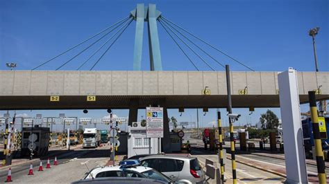 Las dos principales terminales del puerto de Valencia ...