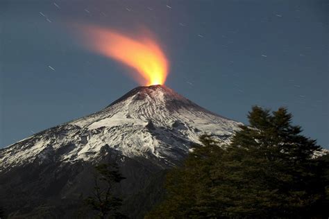 Las espectaculares imágenes nocturnas del volcán Villarrica   elcorreo.com