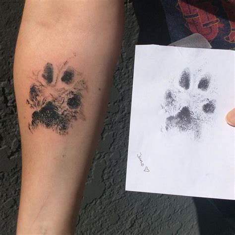 » Las huellas de perro quedan genial como tatuajes, aquí ...