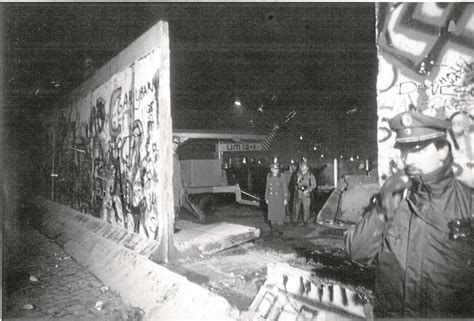 Las imágenes más impactantes de la caída del Muro de Berlín
